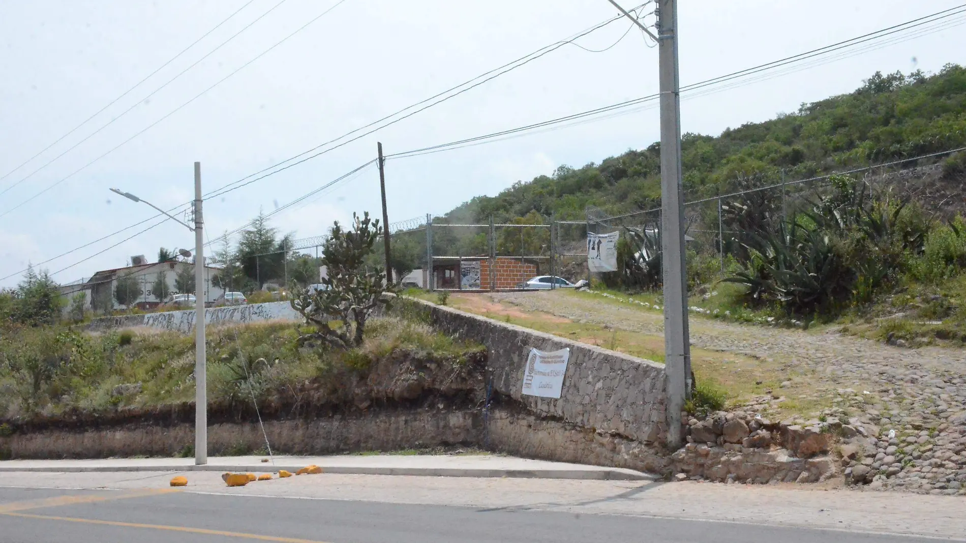 Identifican venta de droga a jóvenes al exterior de las escuelas.  Foto Luis Luévanos.